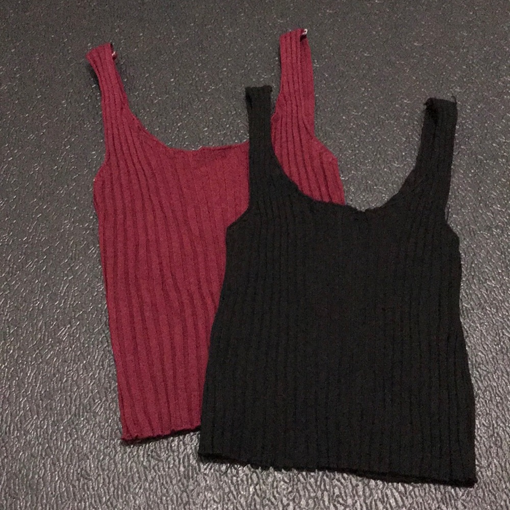 Red and black tank top bundle! 🔴⚫️